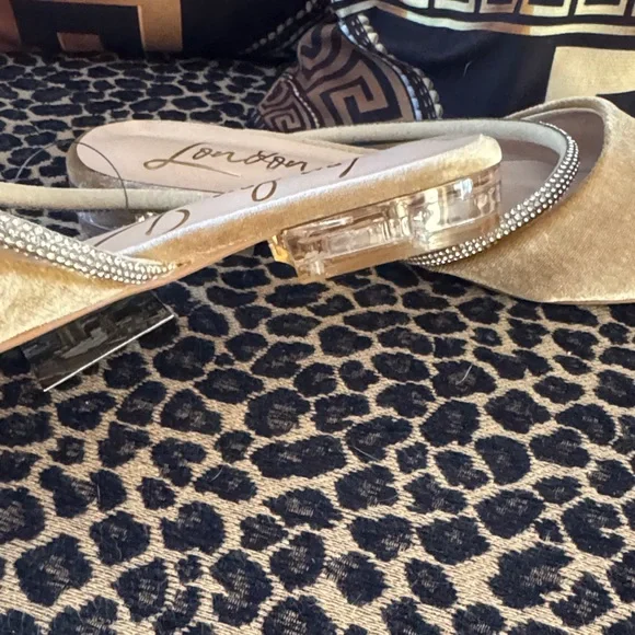 NWT - London Rag - Elegant Tan Mules with Rhinestone Strap - Picture 4 of 5